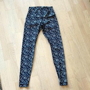 Lululemon Shine Tight Shimmy Shimmer Black White size 8